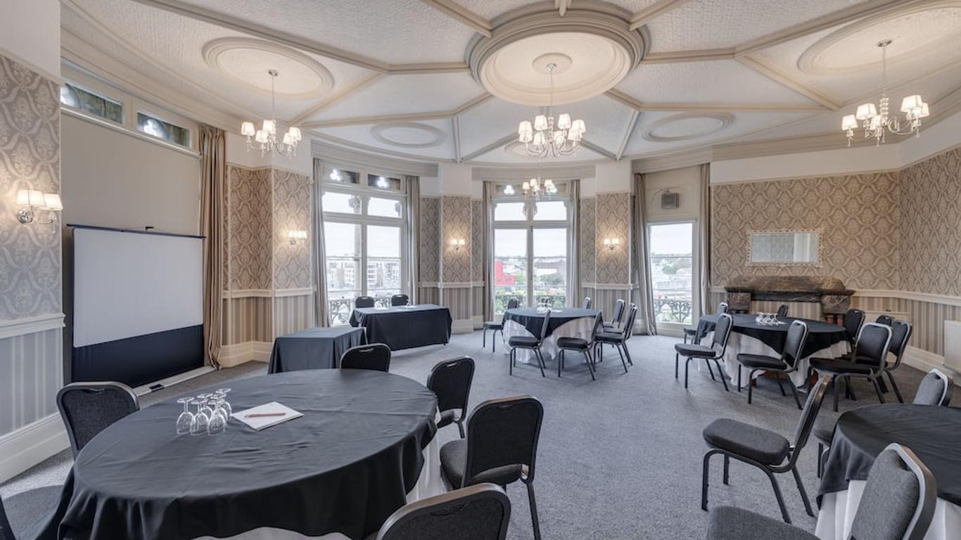 Duke Of Cornwall Hotel