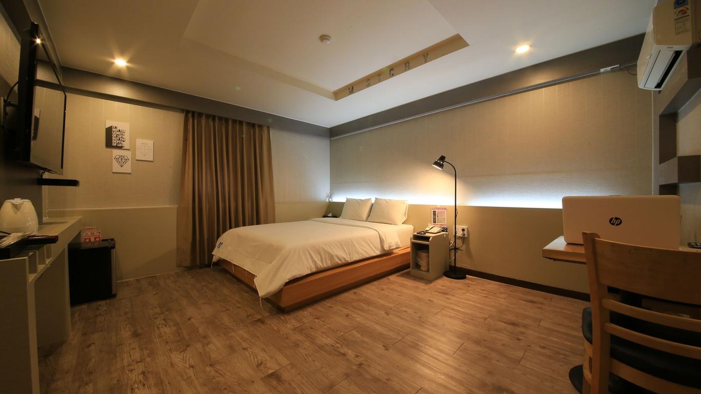 Hotel M Story