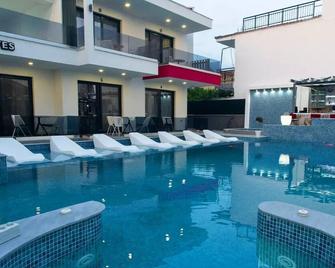 Aeonian Luxury Suites - Asprovalta - Pool