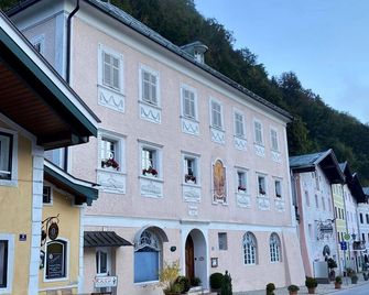 Vacation apartment Wohnen im Berg, 248 sqm for 4 people - Berchtesgaden - Building