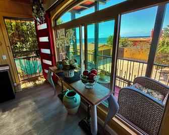 Casa Martini Baja Mexico 'Casa Cooper' in Playas la Misión/Playa Rosarito - La Misión - Balcony