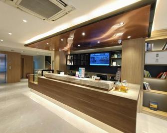 Hanting Hotel Taiyuan Wuyi Road Shandaeryuan - Taiyuan - Front desk
