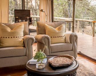 Rhino Sands Safari Camp - Mkuze - Living room
