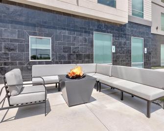 Home2 Suites by Hilton Paris - Paris - Patio