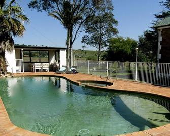 Lochinvar House B&B - Historical getaway - Lovedale - Zwembad
