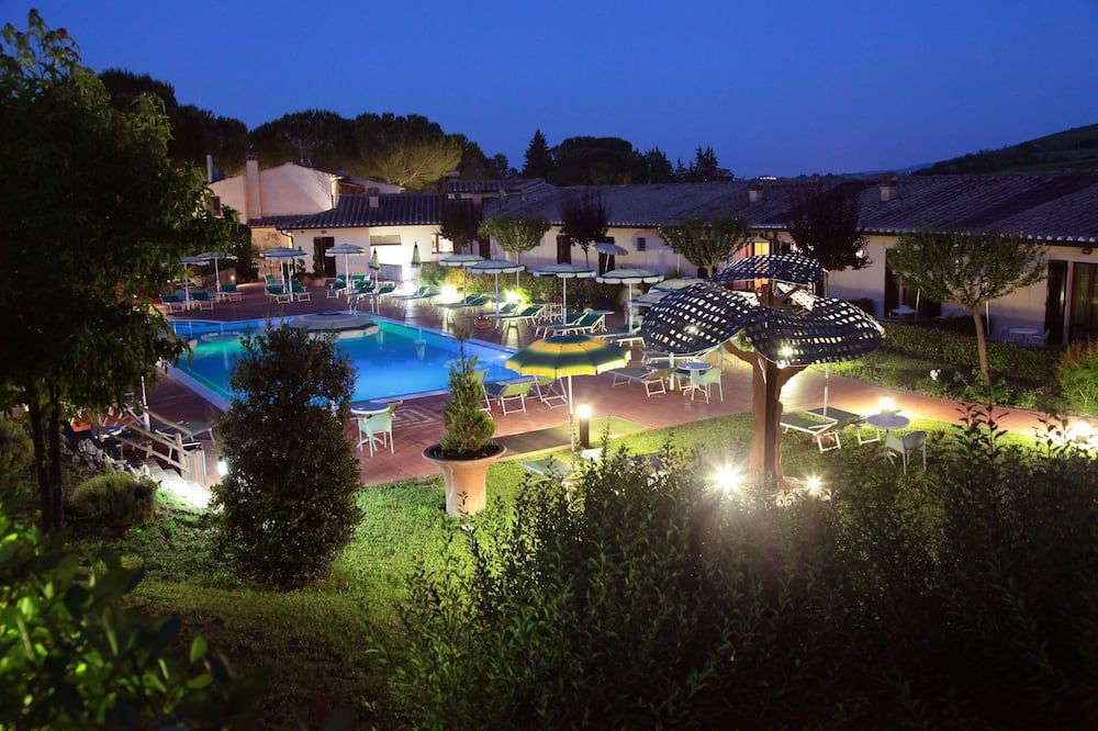 هوتل سوفيسترو - سان جيميجنانو - حوض السباحة