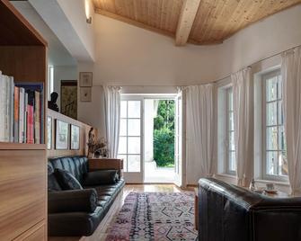 Remote Holiday Home In Nature Park - Egna/Neumarkt - Living room