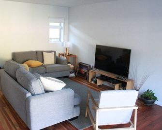 Whakatane B&B - Whakatane - Living room