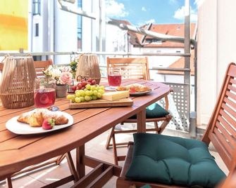 Luxury Penthouse for 8 - Center - Parking - Therme 8 min - Airport 15 min - Erding
