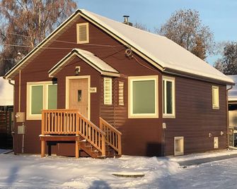 Modern Studio in Heart of Downtown Fairbanks - beautifully renovated & clean - Fairbanks - Building