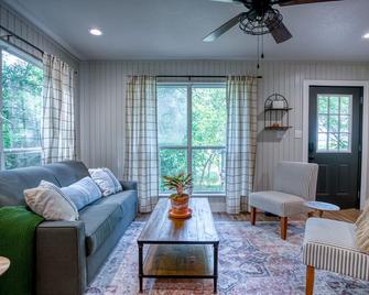 B's 2BD Bunkhouse with Beautiful View of Blanco River! - Kyle - Living room