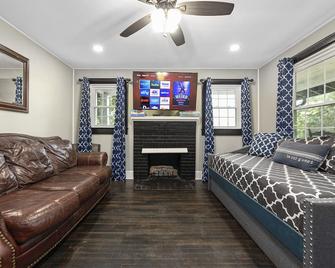 Modern Bungalow Near River, Clt & Belmont Abbey - Mount Holly - Sala de estar