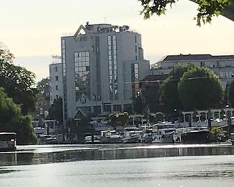 Hotel Campanile Nogent Sur Marne - Nogent-sur-Marne - Building