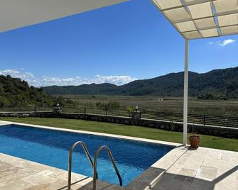 Your Enchanting Retreat in the Turkish Riviera, Dalaman Airport 20mins villa. - Sarigerme - Zwembad