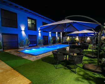 Pousada Flores do Carmo - פירנופוליס - בריכה