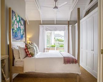 Charming Coastal Townhouse at The Majestic - Kalk Bay - Bedroom