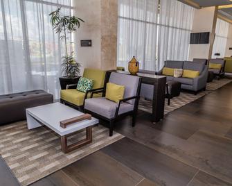 Hampton Inn & Suites by Hilton Puebla - Puebla - Lobby