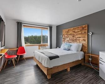 Steps Away from Long Beach Peninsula! Indoor Pool, Pets Allowed, Free Parking! - Лонг-Біч - Спальня