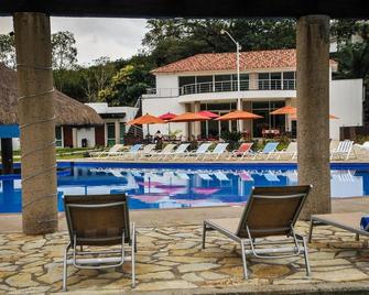 Hotel Real Tamasopo - ทามาโซโป - สระว่ายน้ำ