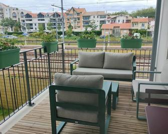 Cozy renovated apartment behind Arcachon station - Arcachon - Parveke
