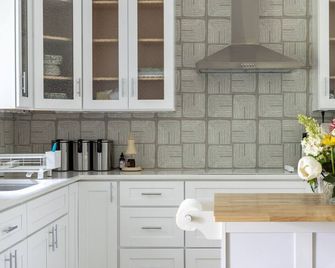 New Cozy Country Retreat Near Bellville - Sealy - Kitchen
