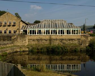 Premier Inn Halifax South - ハリファックス - 建物