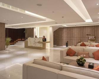 Corp Executive Hotel Doha Suites - Doha - Lobby