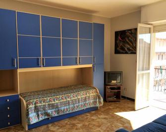House Roxana by Holiday World - San Bartolomeo al Mare - Ložnice