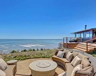 Oceanfront Retreat in Bolinas with Spa and huge fenced yard - Bolinas - Patio