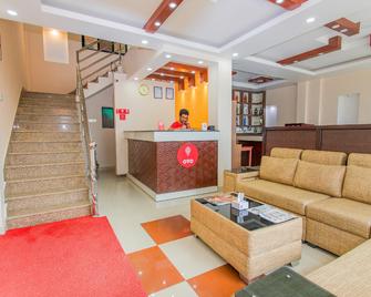Oyo 136 Hotel Om Plaza - Katmandú - Lobby