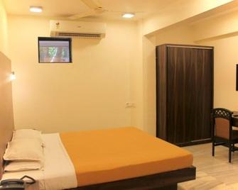 Hotel Milan International - Mumbai - Bedroom