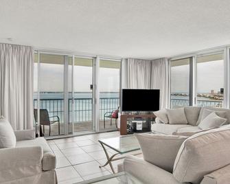 Tristan Towers by Southern Vacation Rentals - Pensacola Beach - Living room