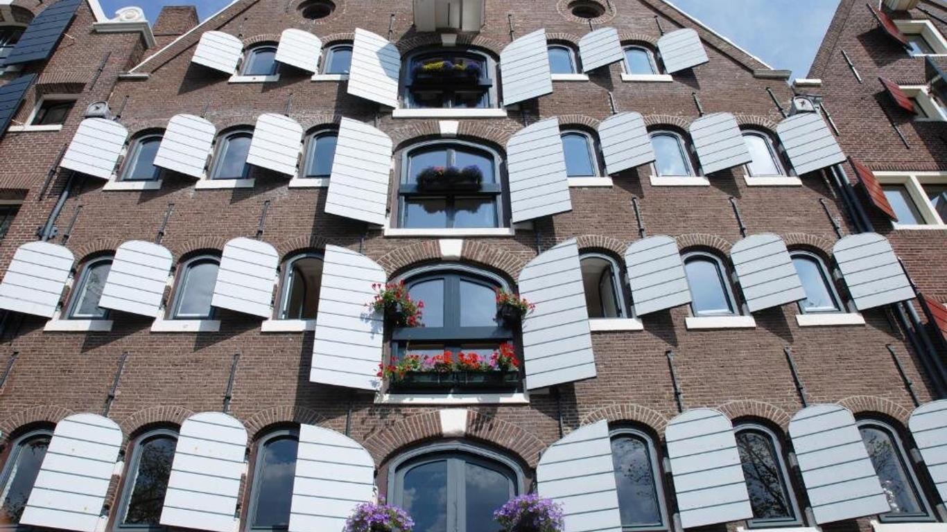 hip & stylish apartment in center, near trainstation, 15 min walk