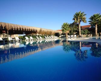 Flow Datca Surf & Beach Hotel - Datça - Pool