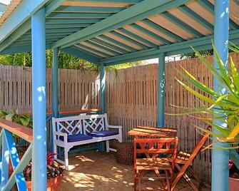 Golden Cane Bed & Breakfast - Bargara - Patio