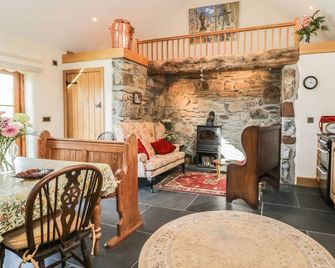 Ty Hir - Penrhyndeudraeth - Living room