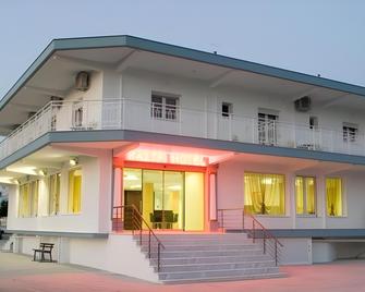 Kastri Hotel - Nea Mesagkala - Gebouw