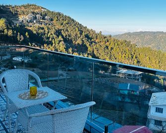 Advaya Stays - A Luxury Retreat - Dhanachuli - Balcón