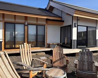 Serene Japanese Home with Breathtaking Views in Oregon — Only 15 Min to Joseph - Enterprise - Patio