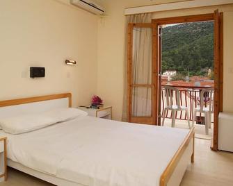 Moustakis Hotel - Agia Effimia - Bedroom