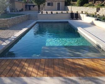 Charming farmhouse with old materials - Lagarde-Paréol - Piscina