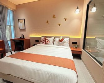 Hotel Fun Regency - Ahmedabad - Schlafzimmer