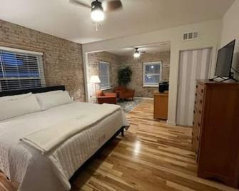 Brick Street Apartment-Studio Suite - Augusta - Habitación