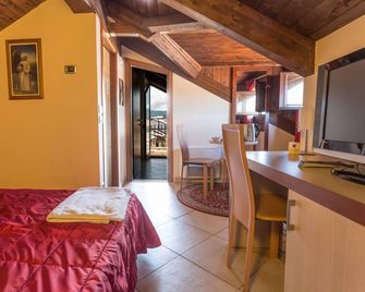 Hotel Conte Ruggero - Serra San Bruno - Habitación