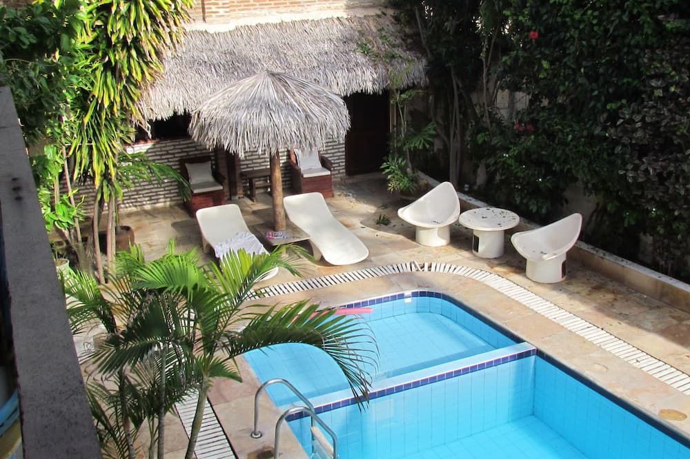 بوزادا كاليفورنيا - كانوا كويبرادا - حوض السباحة