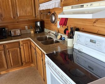 Rainville Cedar Cottages 4 - West Nipissing - Кухня