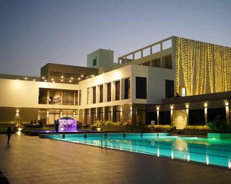 The Ssk World Resort & Spa , Nashik - Nashik - Pool
