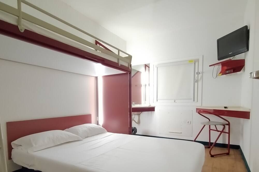 Hotel Thania