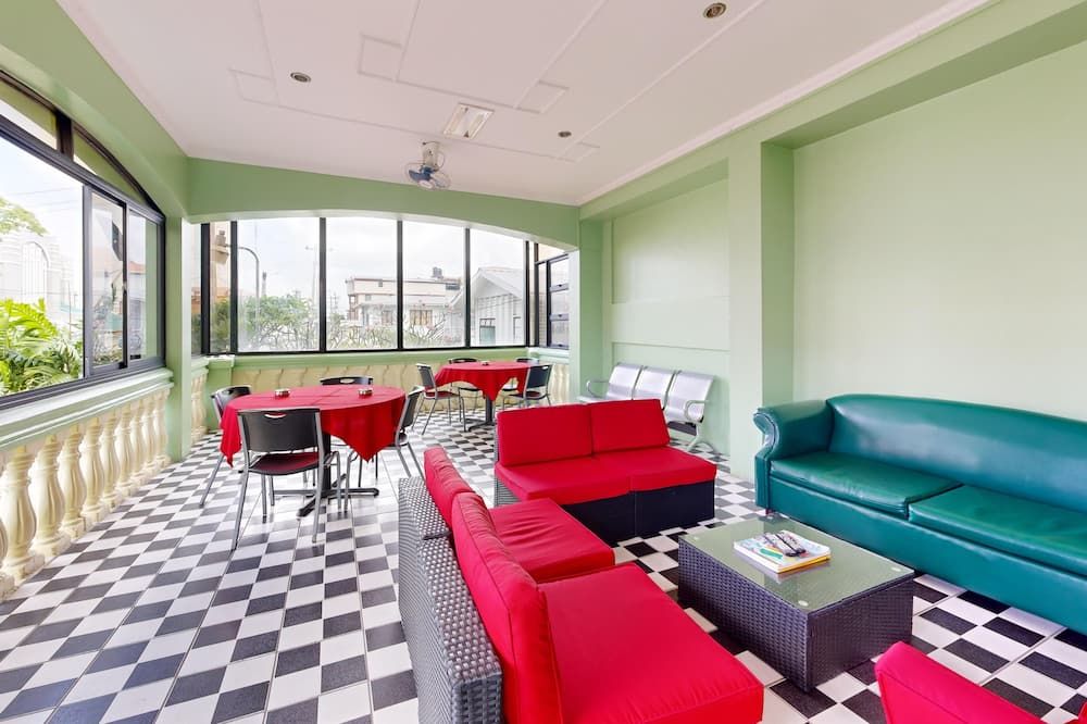 Regency Suites Hotel - Georgetown - Sala de estar
