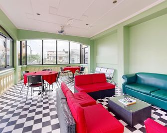 Regency Suites Hotel - Georgetown - Sala de estar